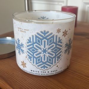 Bath & body works candle, white tea & sage